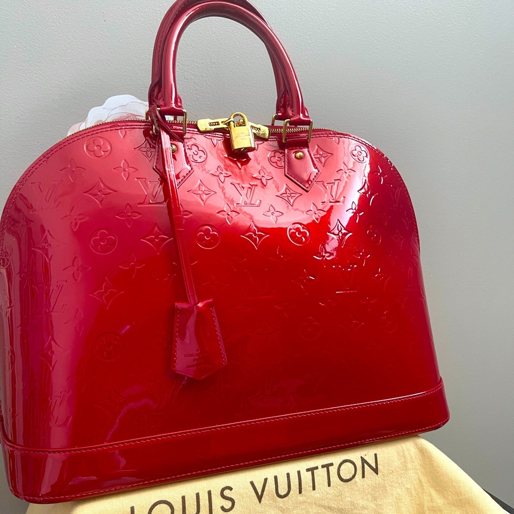 AUTHENTIC Louis Vuitton Alma Vernis Gm Pomme, red